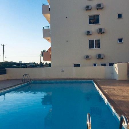 Pool Apartment Larnaca Esterno foto